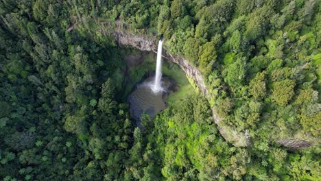 The-Bridal-Veil-Waireinga-Falls-Near-Raglan,-Waikato,-North-Island,-New-Zealand