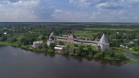 vuelo alrededor de la fortaleza de staraya ladoga en volkhov