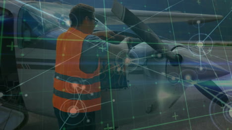 animación de puntos conectados sobre aviones caucásicos mecánico comprobando avión en el aeropuerto