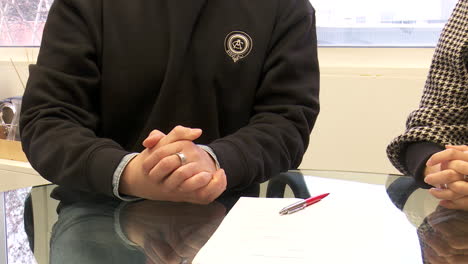 reunión de negocios y firma de contratos