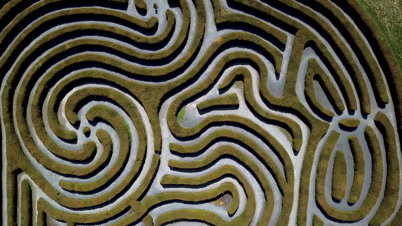 vista aérea hacia abajo del laberinto del jardín, el laberinto de la paz