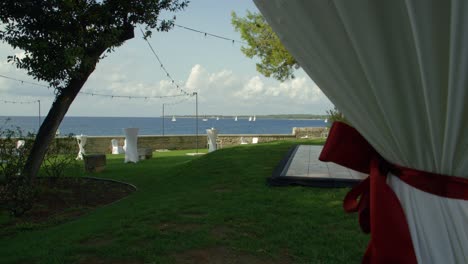 lugar de celebración de boda sin invitados cerca del mar en la playa