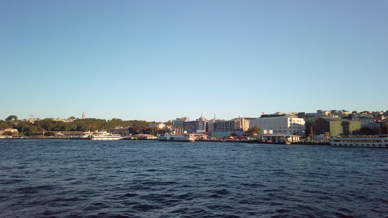 저녁, 영화 속도 느린, 이스탄불의 황금  ⁇ 에 페리에서 eminonu의 매혹적인 전망