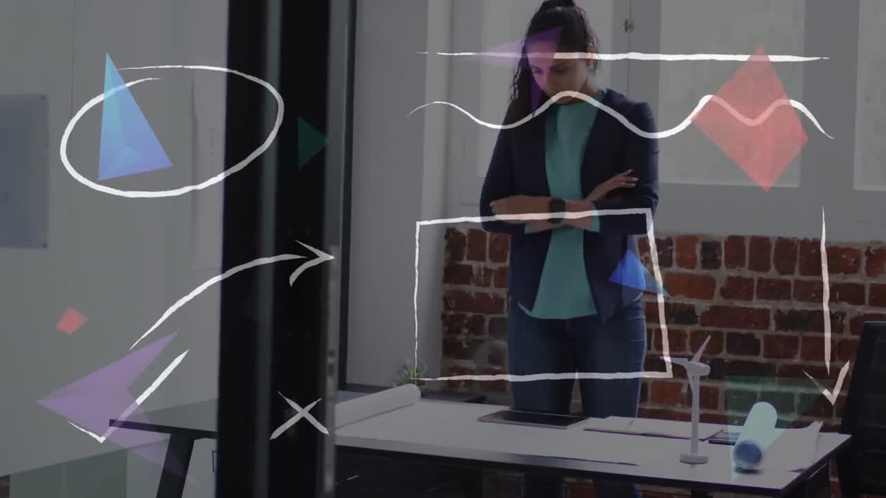 animación de formas sobre mujer de negocios que trabaja en la oficina