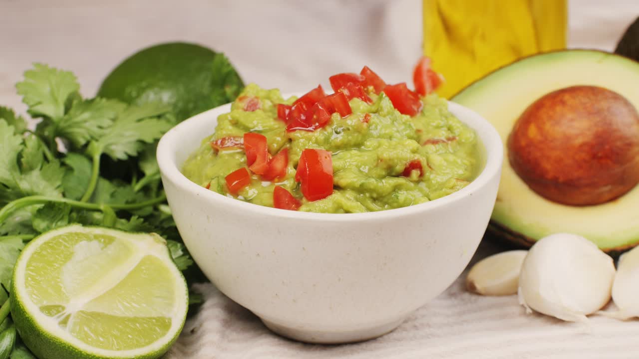 Guacamole with Avocado, Tomato and Lime