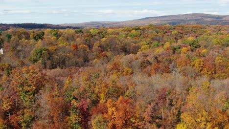 Rising-aerial-of-rolling-hills,-mountains,-valleys-in-USA