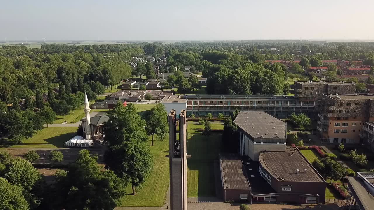 vista de drones del arca y la mezquita en dronten, flevoland, países bajos