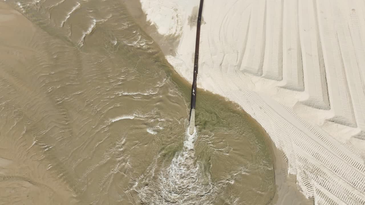 Tilting in a spin motion over the dredged area in slowed motion