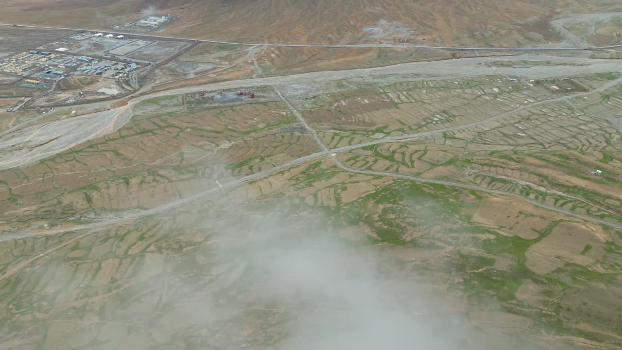 impresionante vista aérea de las hermosas montañas de afganistán, mostrando su esplendor natural y entorno tranquilo, naturaleza de montaña, naturaleza pacífica