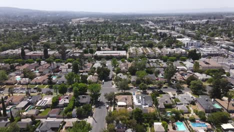 Sherman-Oaks,-Suburbio-De-La-Ciudad-De-Los-Angeles-En-Verano,-Vista-Aérea-De-California-4k