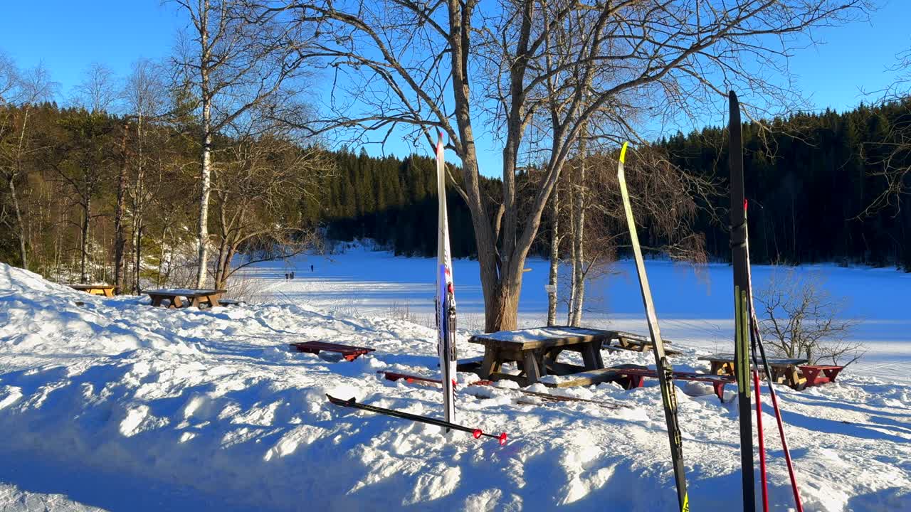 Cross Country Skis skiing trail Holmenkollen Toppsesteret Skimore Oslo picturesque cabins Norway Norge Frognerseteren afternoon arctic golden hour sunset rest stop slide left motion