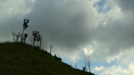 las montañas del parque nacional mae wong en tailandia son preciosas