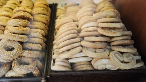 bunch of bagels at the bakery store vitrine.