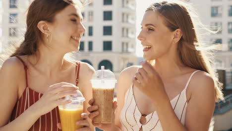 two friends enjoying smoothies