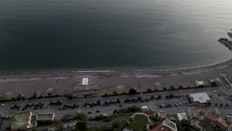 Salerno,-Italien-Strandantenne-Nach-Oben-Kippen