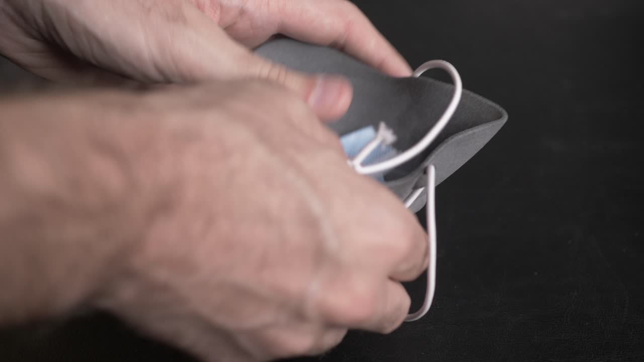 Assembly of a 3D-printed face mask during the Covid-19 pandemic