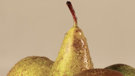 Shot-of-pears-in-studio-with-waterdrops