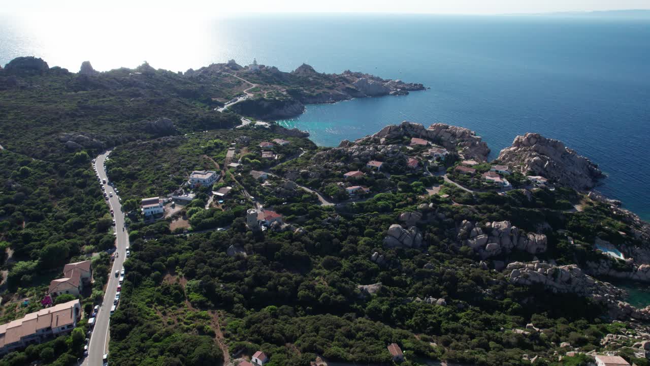 vista aérea hacia adelante sobre un hermoso paisaje marino