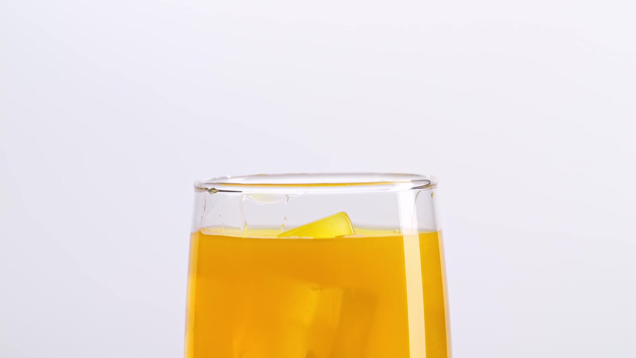 appelsinjuice med is