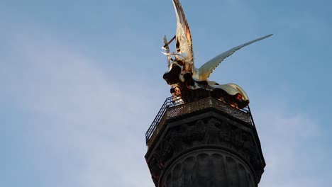 Hyperlapse-Der-Goldenen-Siegessäule-Von-Berlin-Ein-Historisches-Wahrzeichen