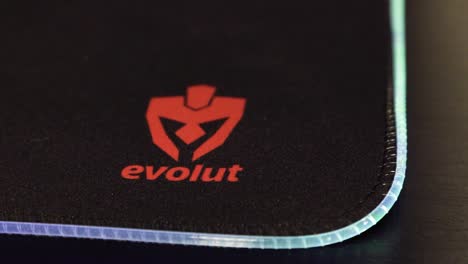 alfombrilla evoque con luz rgb en el lateral