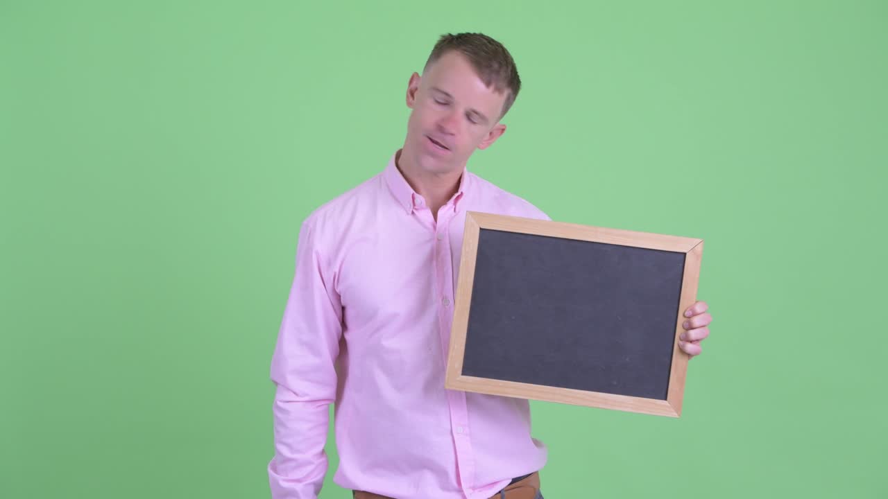 분홍색 셔츠를 입은 사업가 초상화