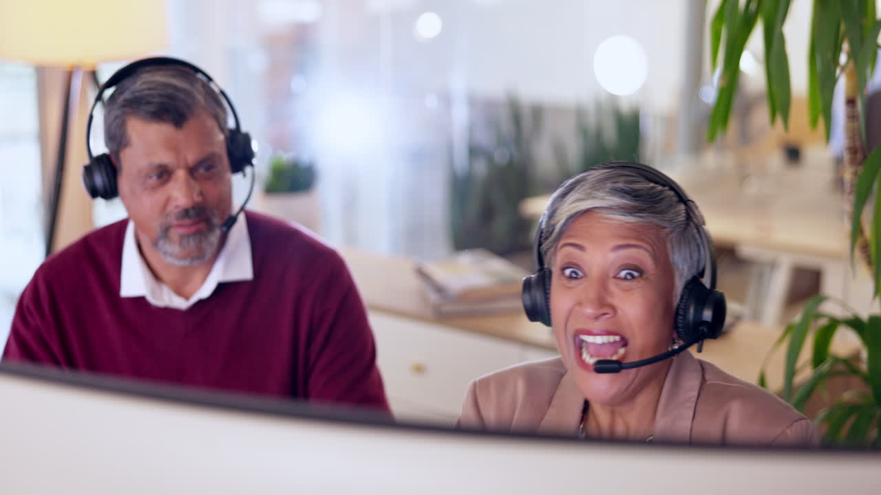 centro de llamadas, éxito y celebración de la gente