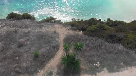 video aéreo de drones del este de malta, área de marsaxlokk, bahía de il-hofra l-kbira