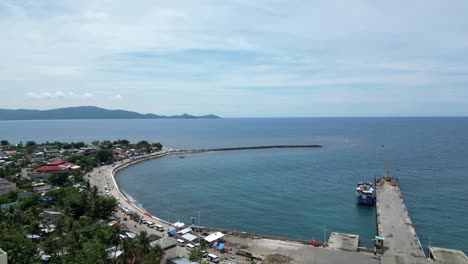 High-Aerial-Pan-Shot-of-Peaceful-Waterfront-Town-and-Port-in-Virac,-Catanduanes,-Philippines