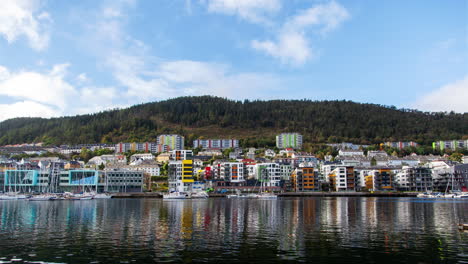moder edificios frente al mar en bergen