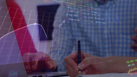 animación del procesamiento de datos financieros sobre diversos empresarios en la reunión