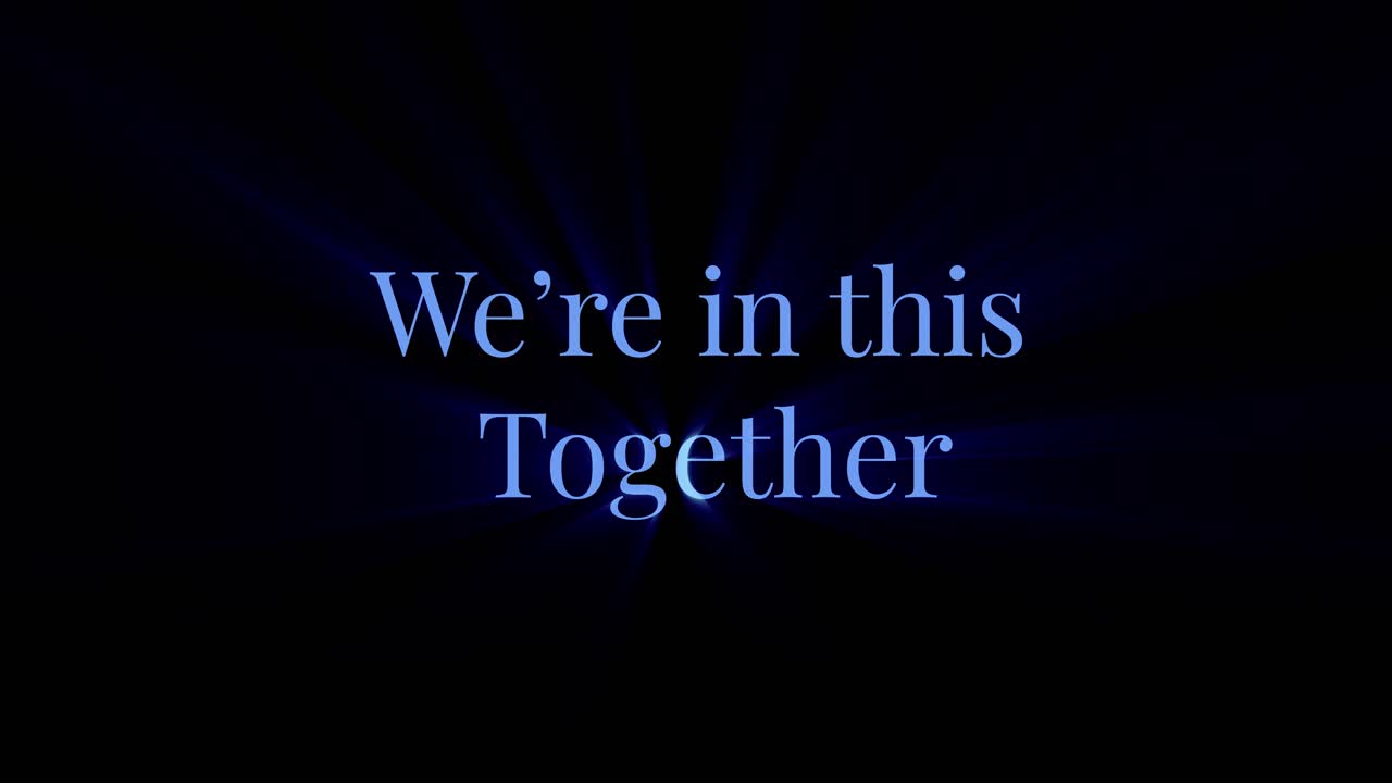 동적 조명과 검은색 배경이 있는 애니메이션 텍스트의 "we're in this together" 슬로건으로 배경색을 추가할 수 있습니다.