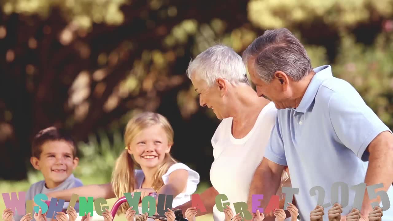 행복한 백인 가족 위에 피자 조각의 애니메이션