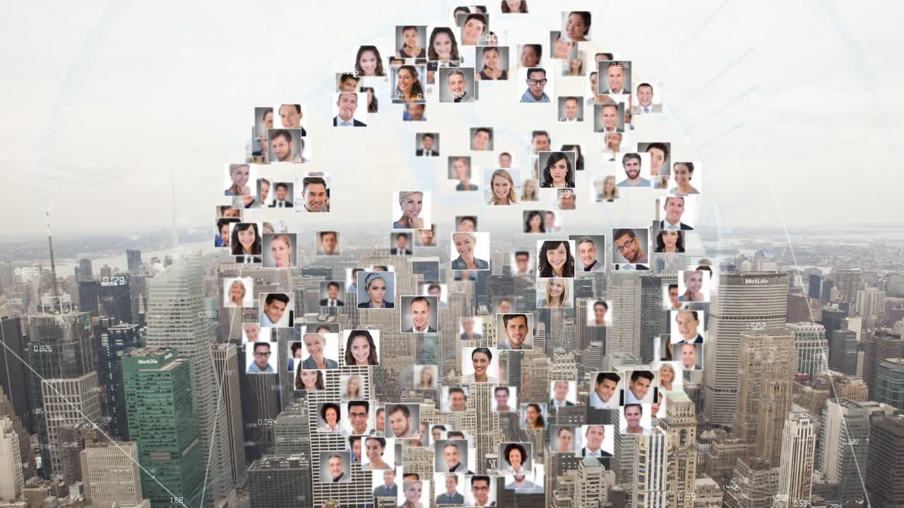 Animazione di una rete di connessioni con icone di persone su un paesaggio urbano.