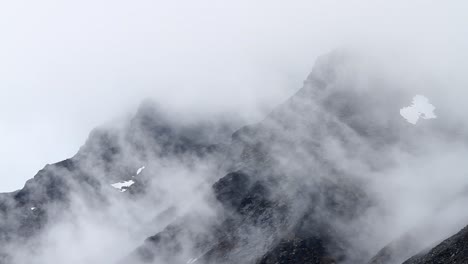 Nube-Girando-Alrededor-De-Las-Montañas,-Sarek,-Suecia