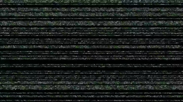 Analoges Fernsehbildrauschen mit horizontalen Störlinien.