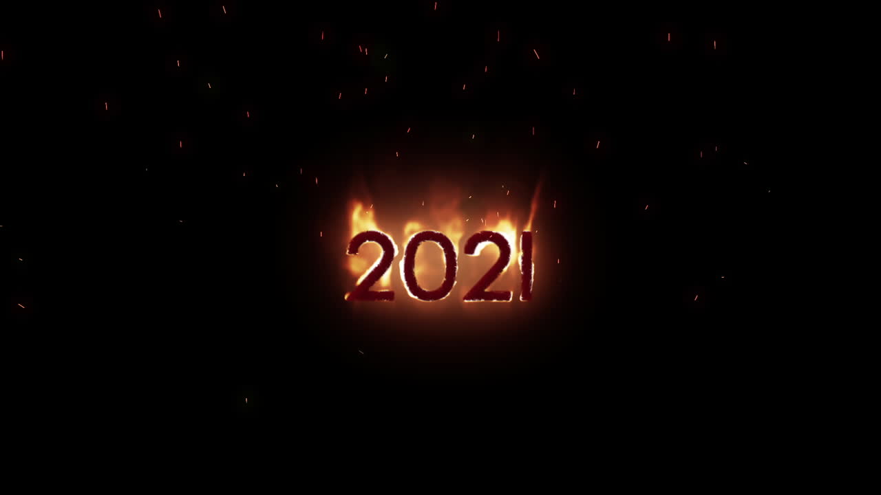 número 2021 apareciendo en el fuego