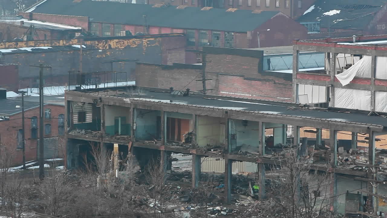 파괴된 건물의 모습