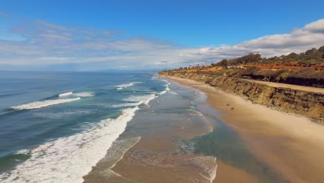 Playa-Del-Mar-Cerca-De-San-Diego,-California,-EE.UU.---Toma-Aérea-Con-Drones