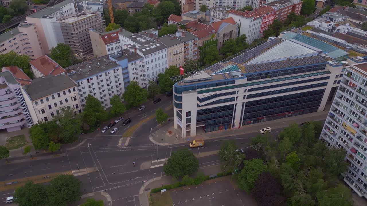 Belo sobrevoo aéreo do Comitê Executivo do Partido na cidade de Berlim, Alemanha, em um dia de verão de 2023