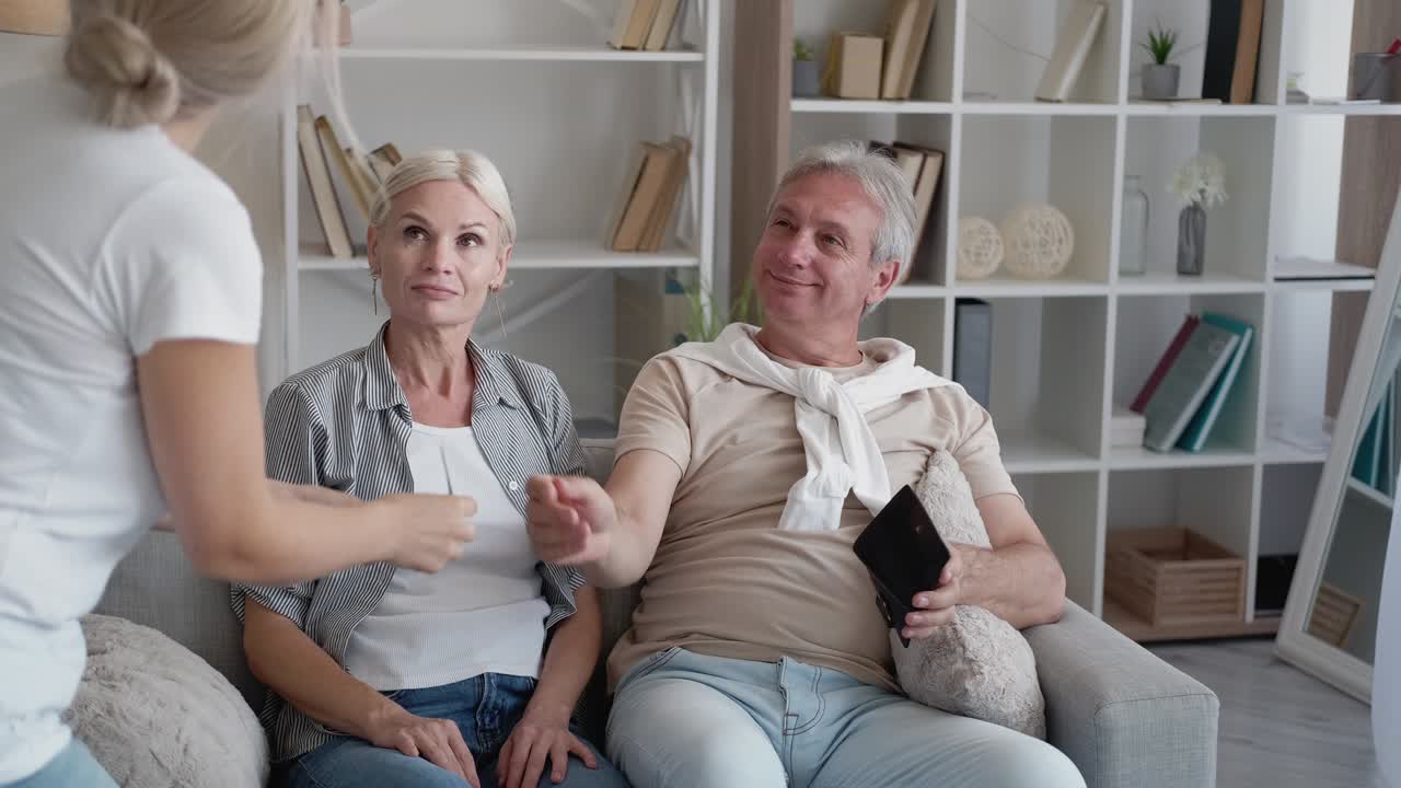 가족 돈 아버지 보살 부모 지원