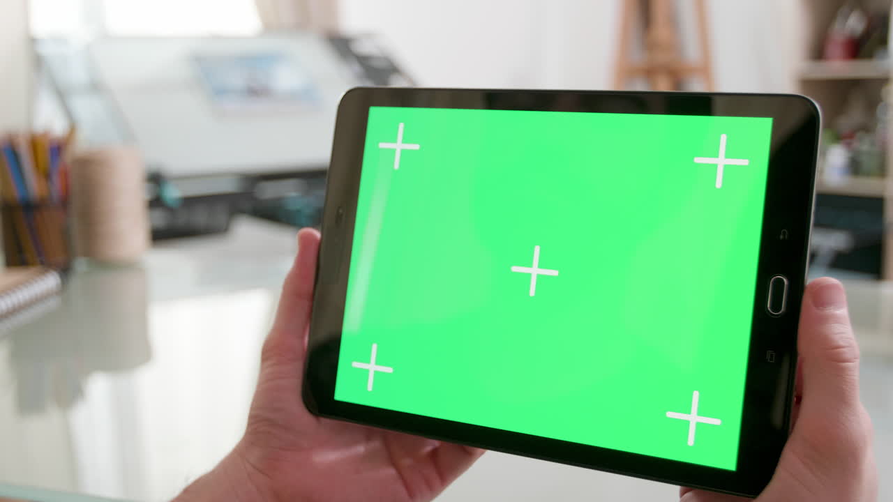 녹색 화면이 있는 태블릿