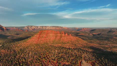 Sonnenuntergangslandschaft-In-Sedona,-Arizona---Luftdrohnenaufnahme