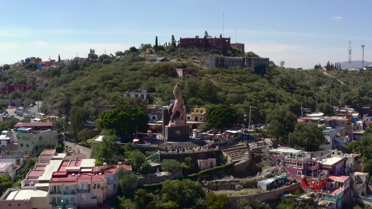 antena: ciudad de guanajuato y el pipila, mexico