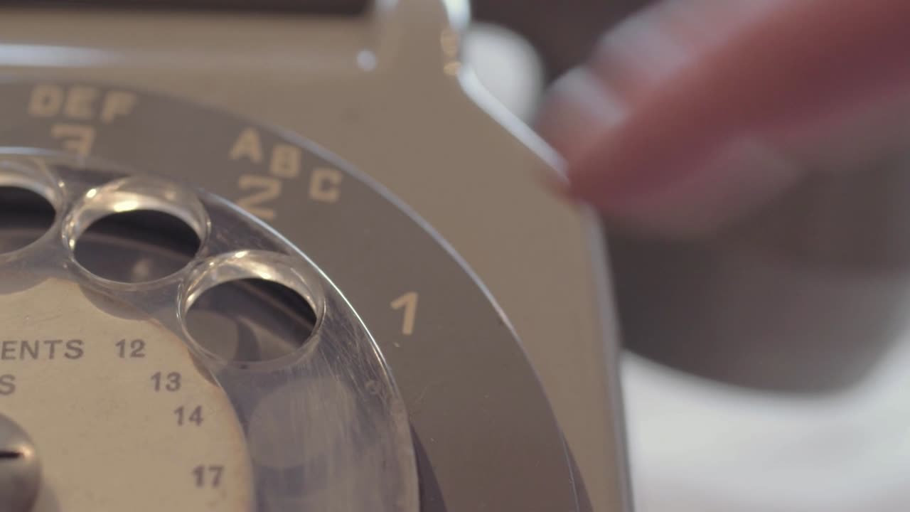 набор номера на ретро-телефоне