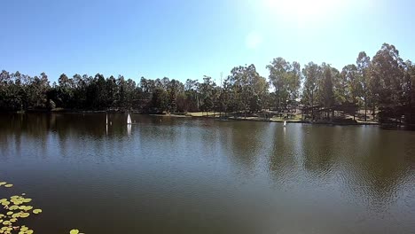 lapso de tiempo en un hermoso lago