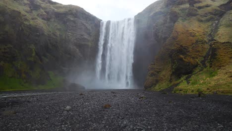 Schöner-Skogafoss-wasserfall-In-Island