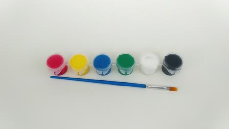 Six-Colors-and-Two-Brushes-Appear