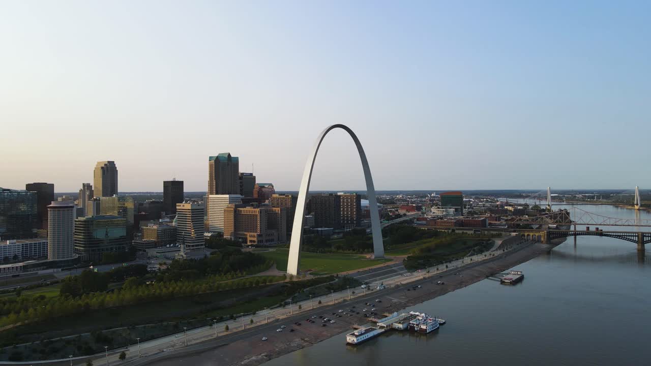 hito famoso - el arco de entrada en st