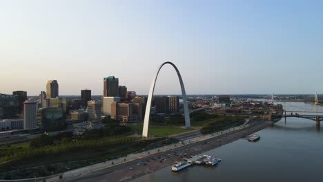 famous landmark - the gateway arch in st